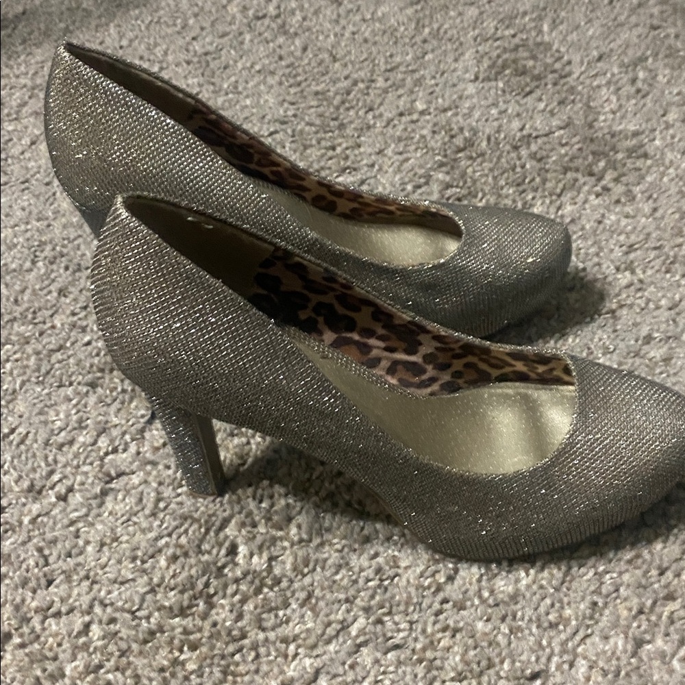Guess Sparkly Platform Heels Round Toe Gold Glitter | Size 8